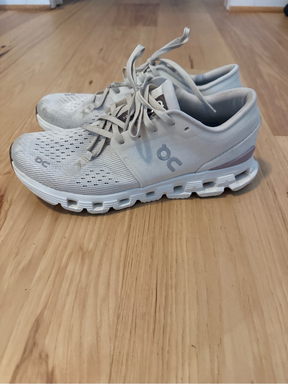 On Cloud Womens Running Shoes in Light Gray